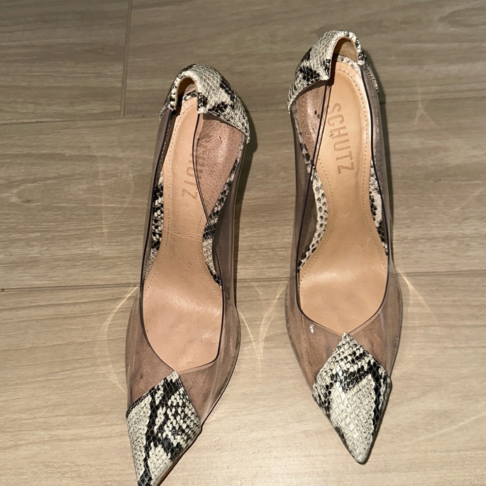 Schutz Womens Fechado Salto Alto Vinil/Snake Transparent  Neutral Pumps Size 7.5